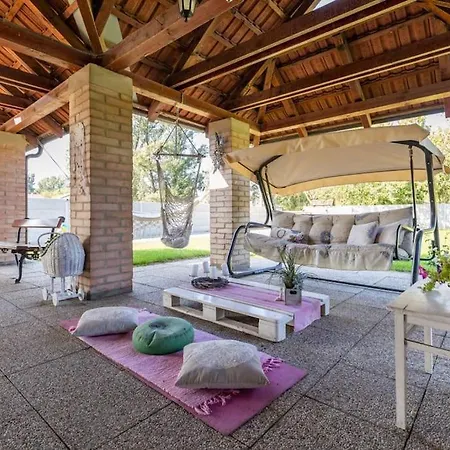 Idylicky Rodinny Arkadia Pri Dunajskej Cyklotrase 3* Kyselica