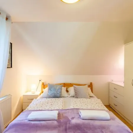 Idylický Rodinný Arkádia Pri Dunajskej Cyklotrase Kyselica