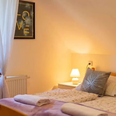 Idylicky Rodinny Arkadia Pri Dunajskej Cyklotrase 3* Kyselica