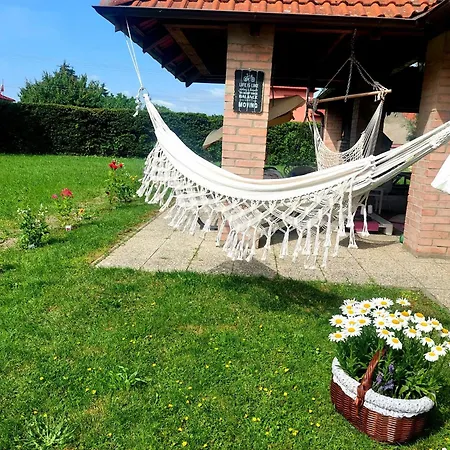 Idylicky Rodinny Arkadia Pri Dunajskej Cyklotrase 3* Kyselica