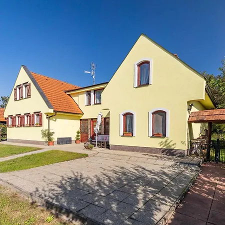 Idylický Rodinný Arkádia Pri Dunajskej Cyklotrase 3*